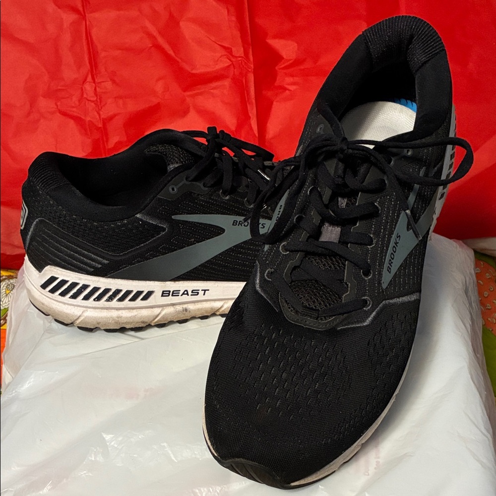 Brooks Beast 20 Men's Black and Gray Athletic Shoes 14